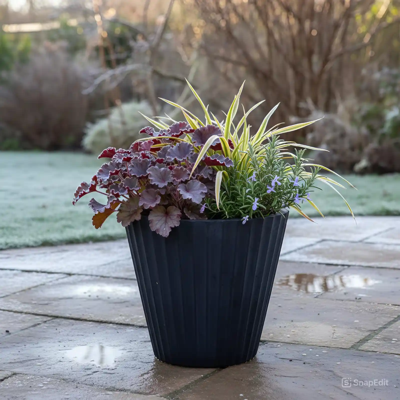 IDEALIST Lite Vintage Ribbed Round Vase Outdoor Planter