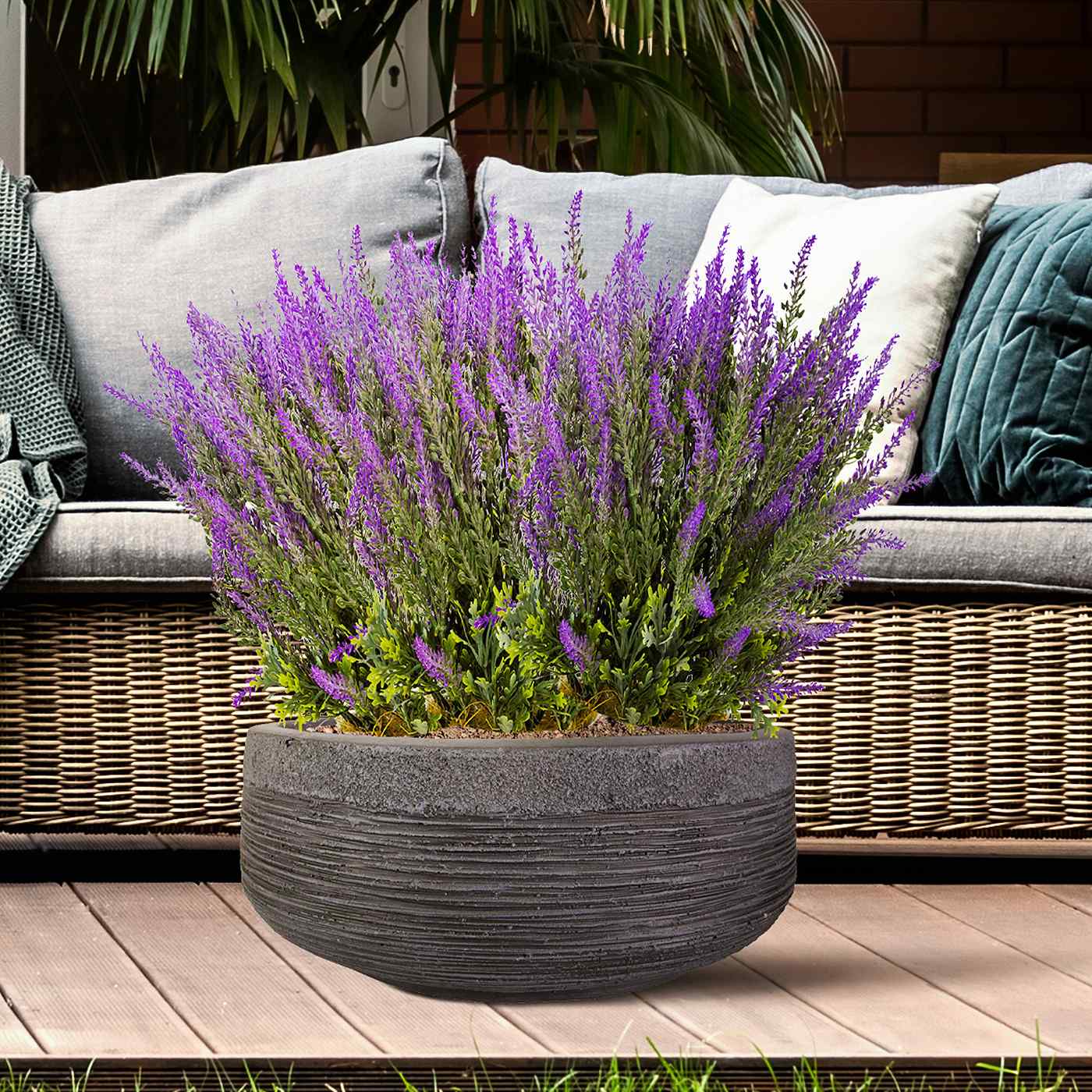 IDEALIST Lite Ribbed Light Concrete Bowl Planter