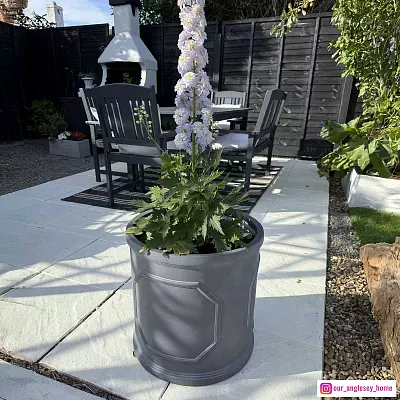 IDEALIST Chelsea Light Concrete Cylinder Garden Planter
