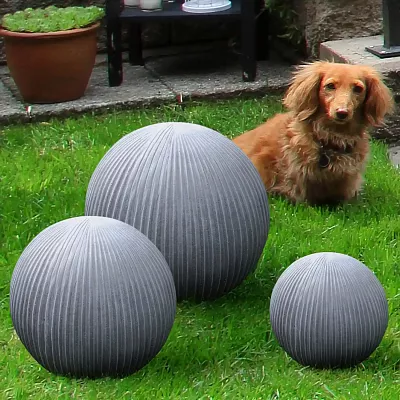 IDEALIST Lite Vertical Ribbed Outdoor Garden Decorative Ball