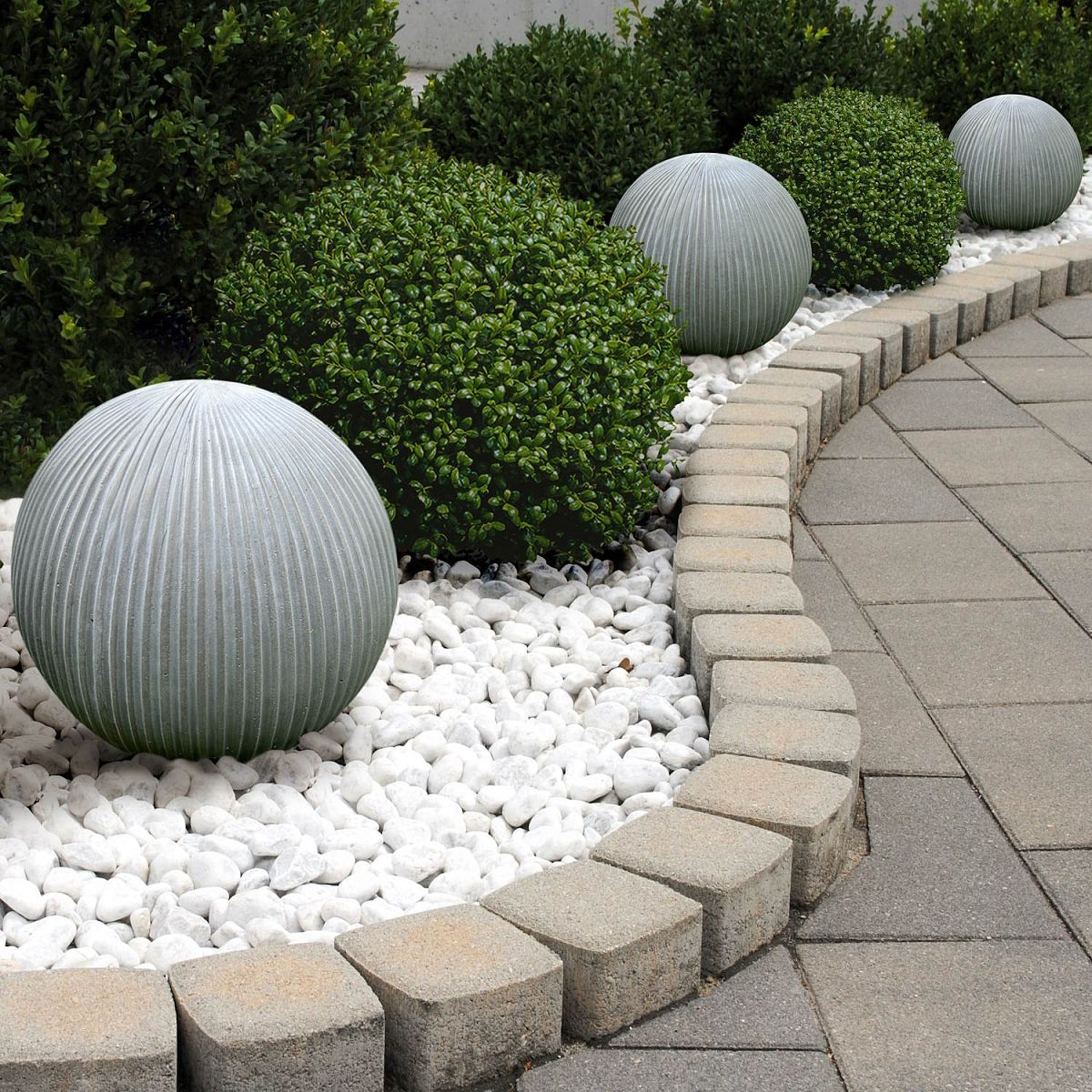 IDEALIST Lite Vertical Ribbed Outdoor Garden Decorative Ball