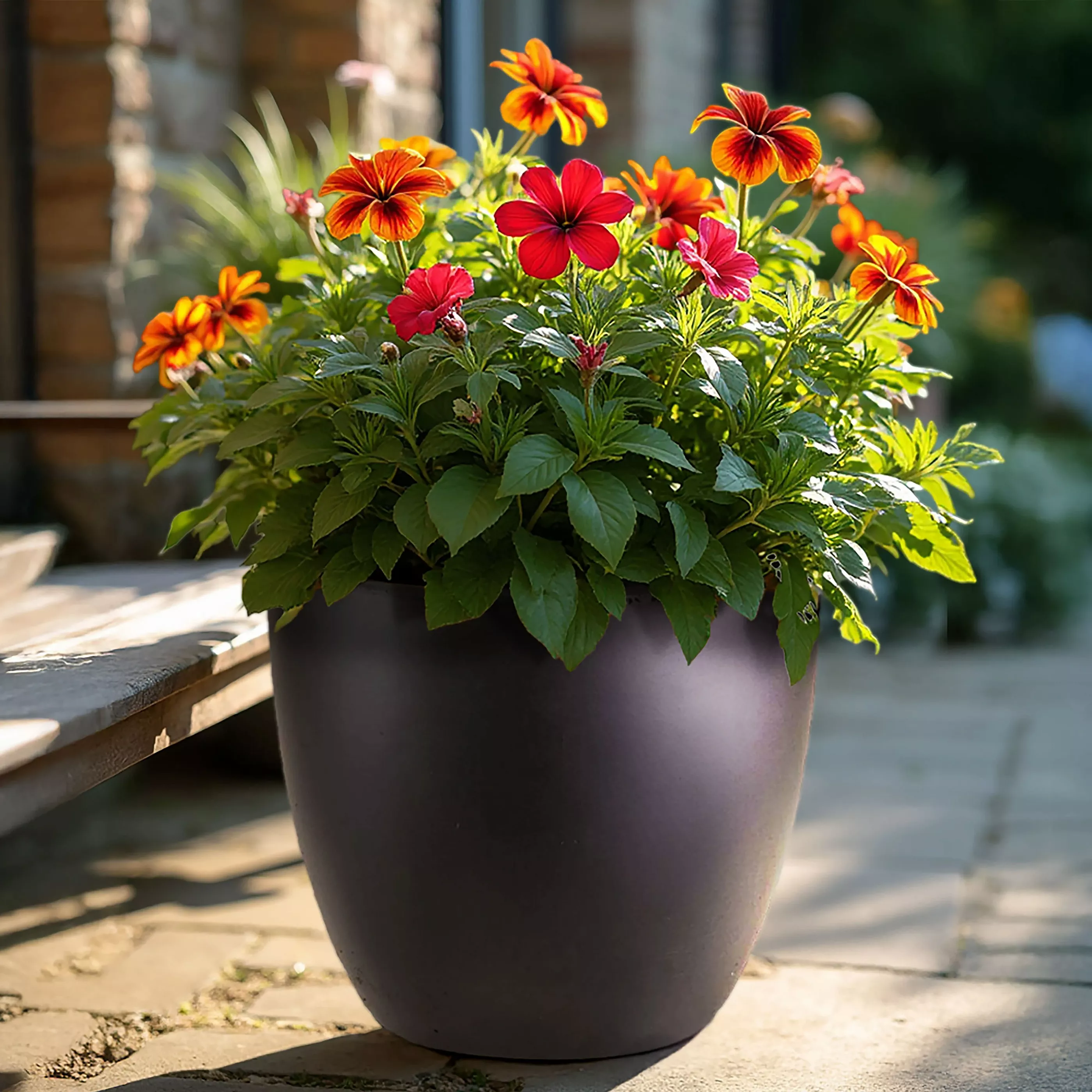 IDEALIST Lite Contemporary Light Concrete Egg Planter
