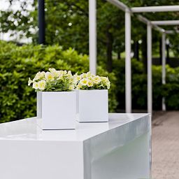Fiberstone Glossy Fleur Light Planter by Idealist Premium