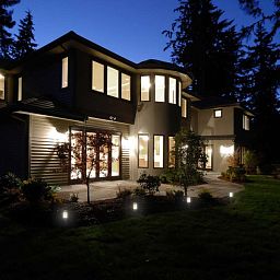 London Post Premium Outdoor Solar Garden Lights