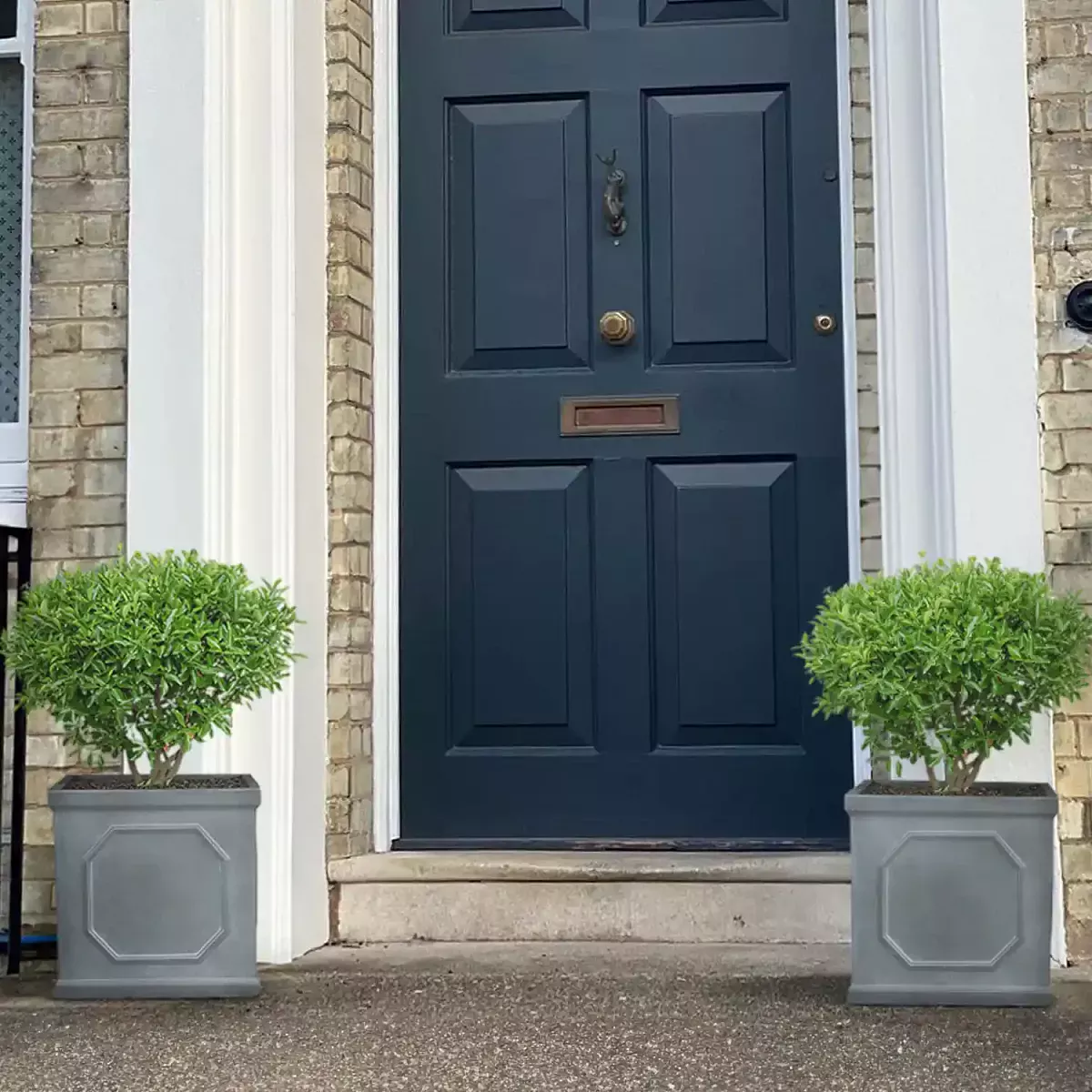 IDEALIST Lite Faux Lead Chelsea Box Square Light Concrete Planter