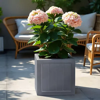 IDEALIST Regency Light Stone Square Garden Planter