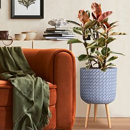 IDEALIST Lite Faceted Effect Planter on Legs