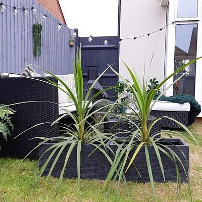 IDEALIST Lite Ribbed Light Concrete Trough Planter