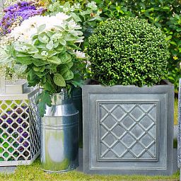 IDEALIST Lite Faux Lead Lattice Planter Light Concrete Square Box