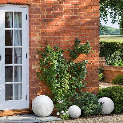 IDEALIST Lite Vertical Ribbed Outdoor Garden Decorative Ball