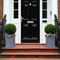 IDEALIST Chelsea Light Concrete Cylinder Garden Planter