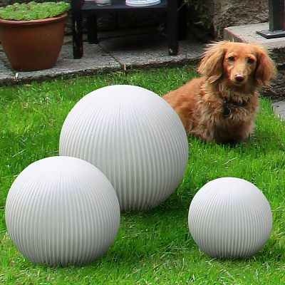 IDEALIST Lite Vertical Ribbed Outdoor Garden Decorative Ball