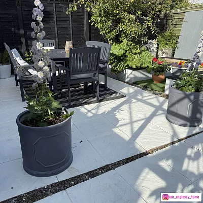 IDEALIST Chelsea Light Concrete Cylinder Garden Planter