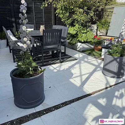 IDEALIST Chelsea Light Concrete Cylinder Garden Planter