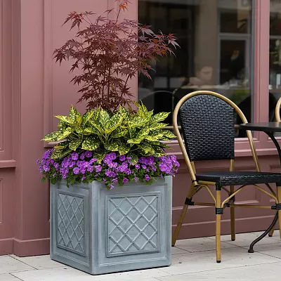 IDEALIST Lite Faux Lead Lattice Planter Light Concrete Square Box