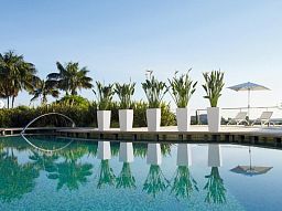 LECHUZA CUBICO Color Square Tall Poly Resin Self-watering Planter