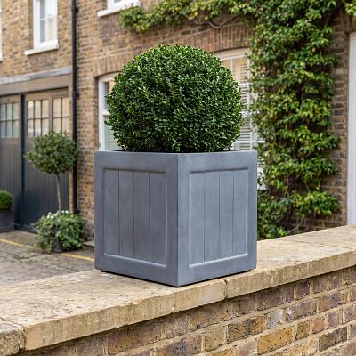 IDEALIST Regency Light Stone Square Garden Planter