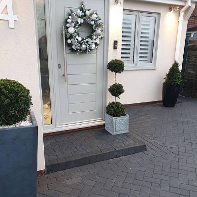 IDEALIST Lite Faux Lead Lattice Planter Light Concrete Square Box