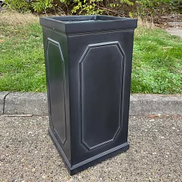 IDEALIST Lite Faux Lead Chelsea Light Concrete Tall Square Planter