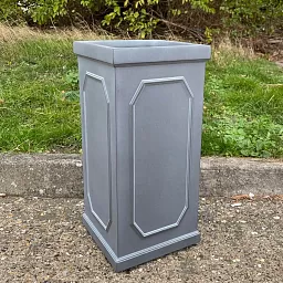 IDEALIST Lite Faux Lead Chelsea Light Concrete Tall Square Planter