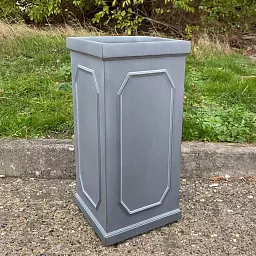 IDEALIST Lite Faux Lead Chelsea Light Concrete Tall Square Planter