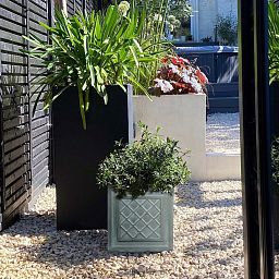 IDEALIST Lite Faux Lead Lattice Planter Light Concrete Square Box