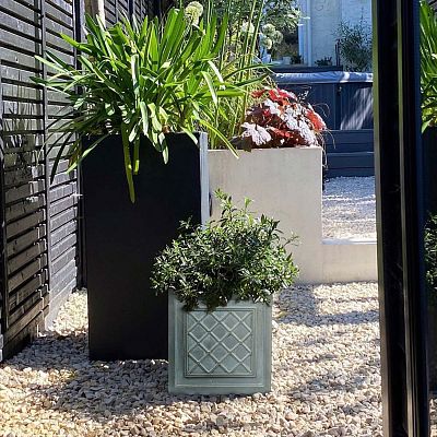 IDEALIST Lite Faux Lead Lattice Planter Light Concrete Square Box