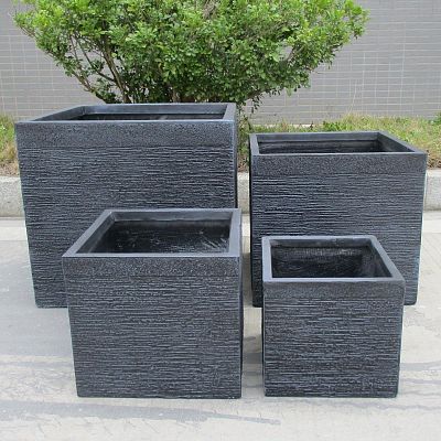 IDEALIST Lite Ribbed Light Concrete Square Planter