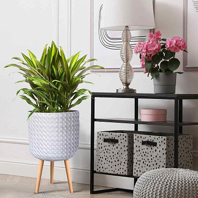 IDEALIST Lite Faceted Effect Planter on Legs