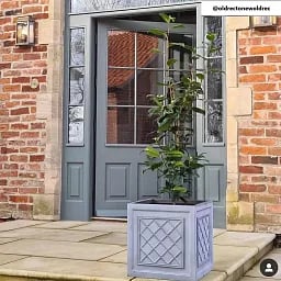 IDEALIST Lite Faux Lead Lattice Planter Light Concrete Square Box