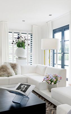 Round Fiberstone Planter by Idealist Premium BETH Glossy