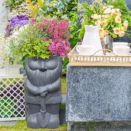 IDEALIST Lite Gnome with a Shovel Oval Plant Pot Outdoor