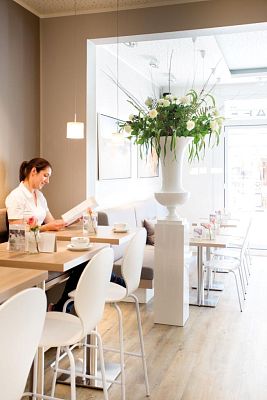 Fleur Ami Cesare White planter