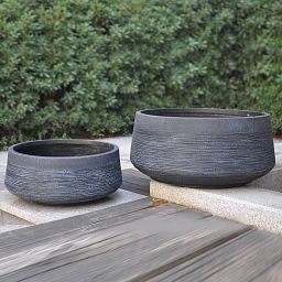 IDEALIST Lite Ribbed Light Concrete Bowl Planter