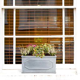 IDEALIST Lite Faux Lead Chelsea Light Concrete Through Planter