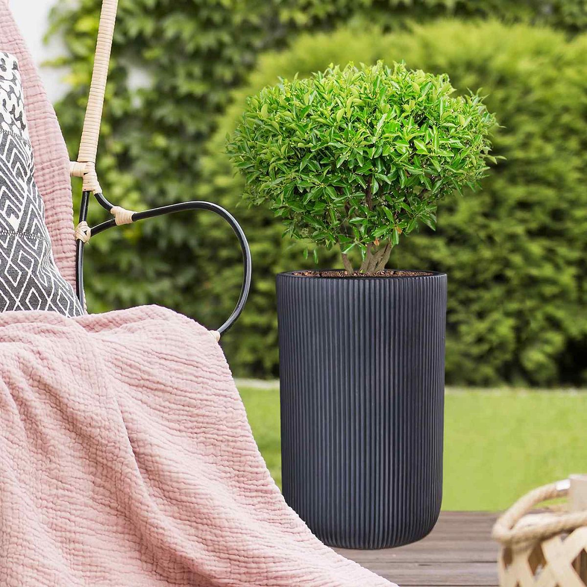 IDEALIST Lite Ribbed Cylinder Outdoor Planter