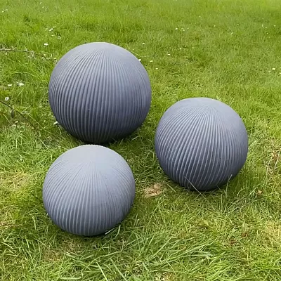 IDEALIST Lite Vertical Ribbed Outdoor Garden Decorative Ball