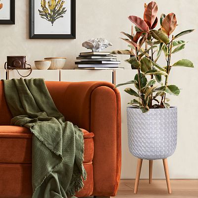 IDEALIST Lite Faceted Effect Planter on Legs