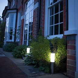 London Post Premium Outdoor Solar Garden Lights