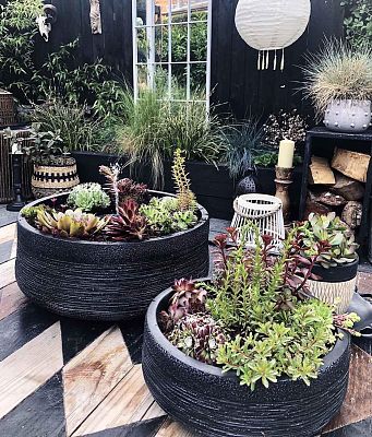 IDEALIST Lite Ribbed Light Concrete Bowl Planter