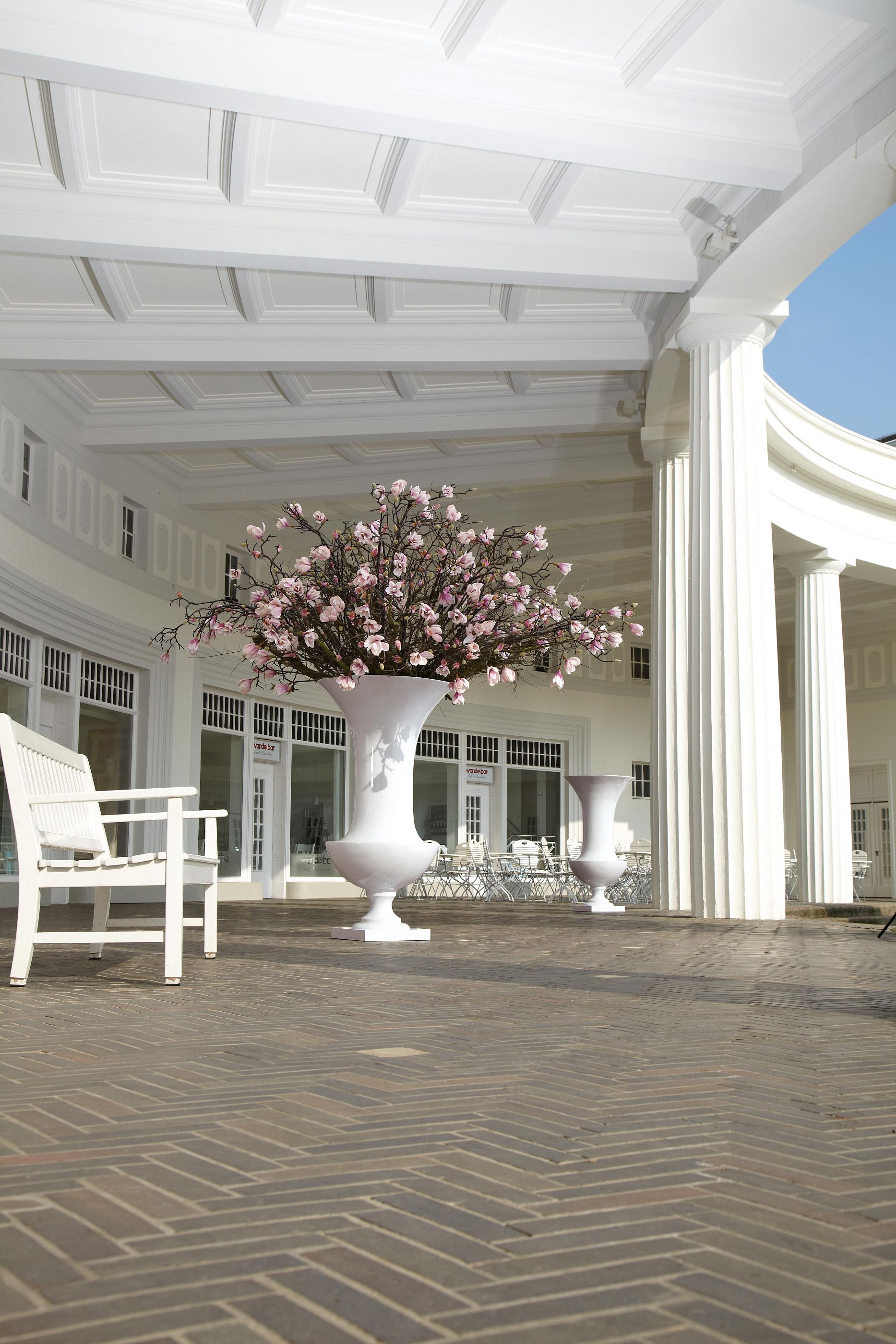 Fleur Ami Cesare White planter