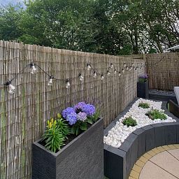 IDEALIST Lite Ribbed Light Concrete Barrier Planter