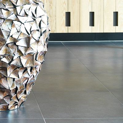 Shell 80 Round Tall Polystone Indoor Planter