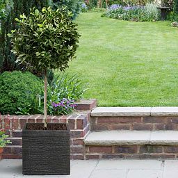 IDEALIST Lite Ribbed Light Concrete Square Planter