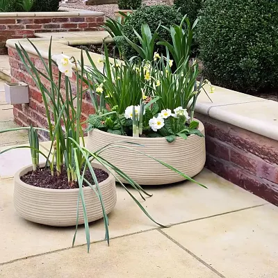 IDEALIST Lite Large Ribbed Light Concrete Bowl Planter