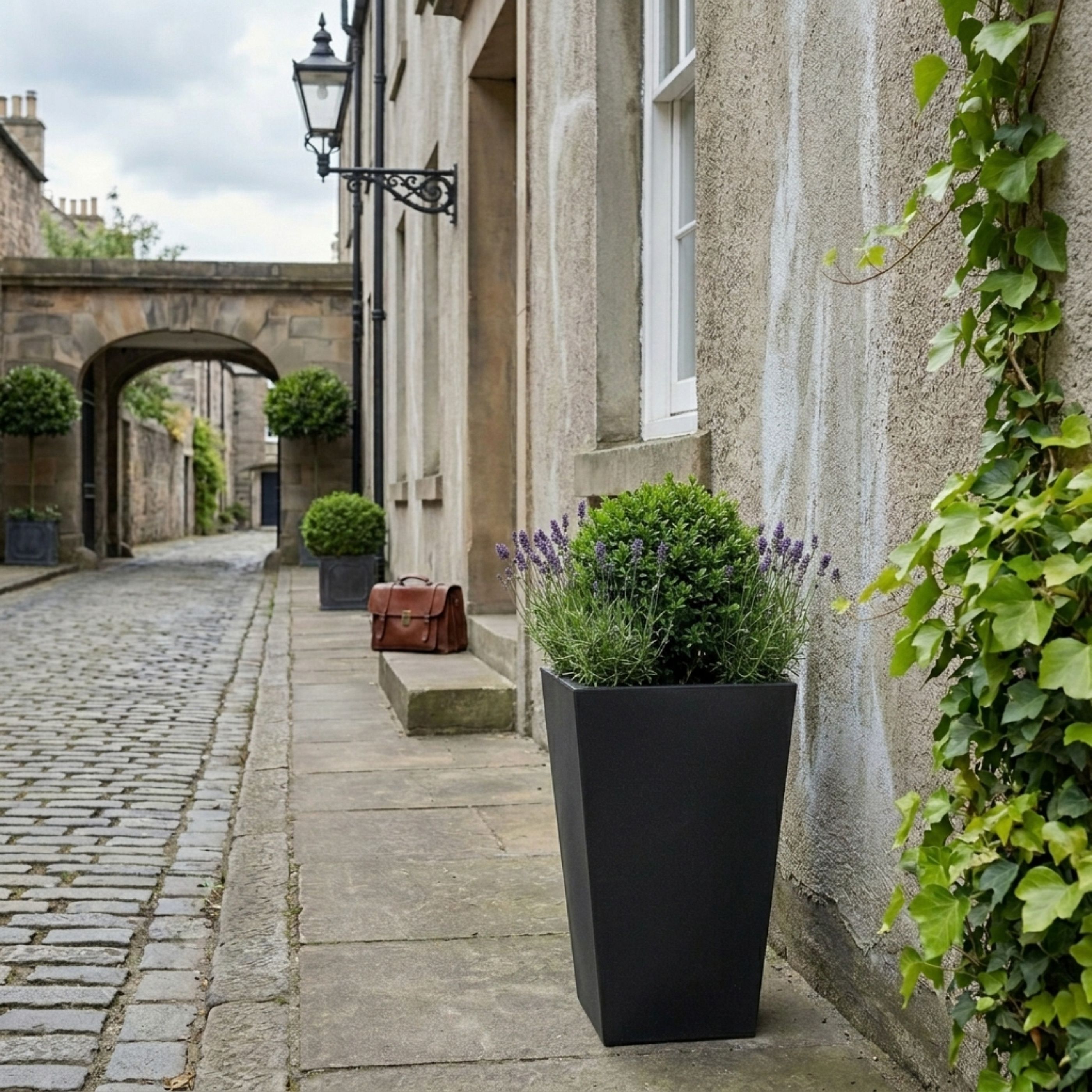 IDEALIST Lite Tall Tapered Contemporary Light Concrete Planter