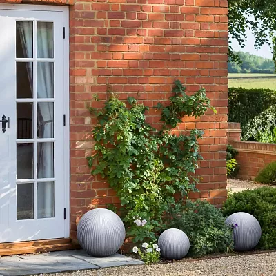 IDEALIST Lite Vertical Ribbed Outdoor Garden Decorative Ball