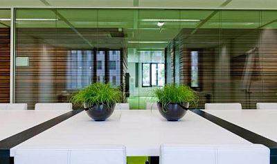 Fiberstone Glossy Peter Light Planter by Idealist Premium